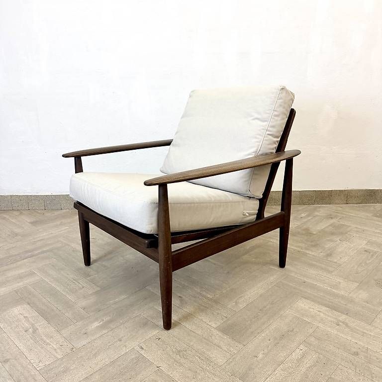 Poltrone: Mid Century danish walnut Easy Chair – Usato da basel venduto da vintory.ch