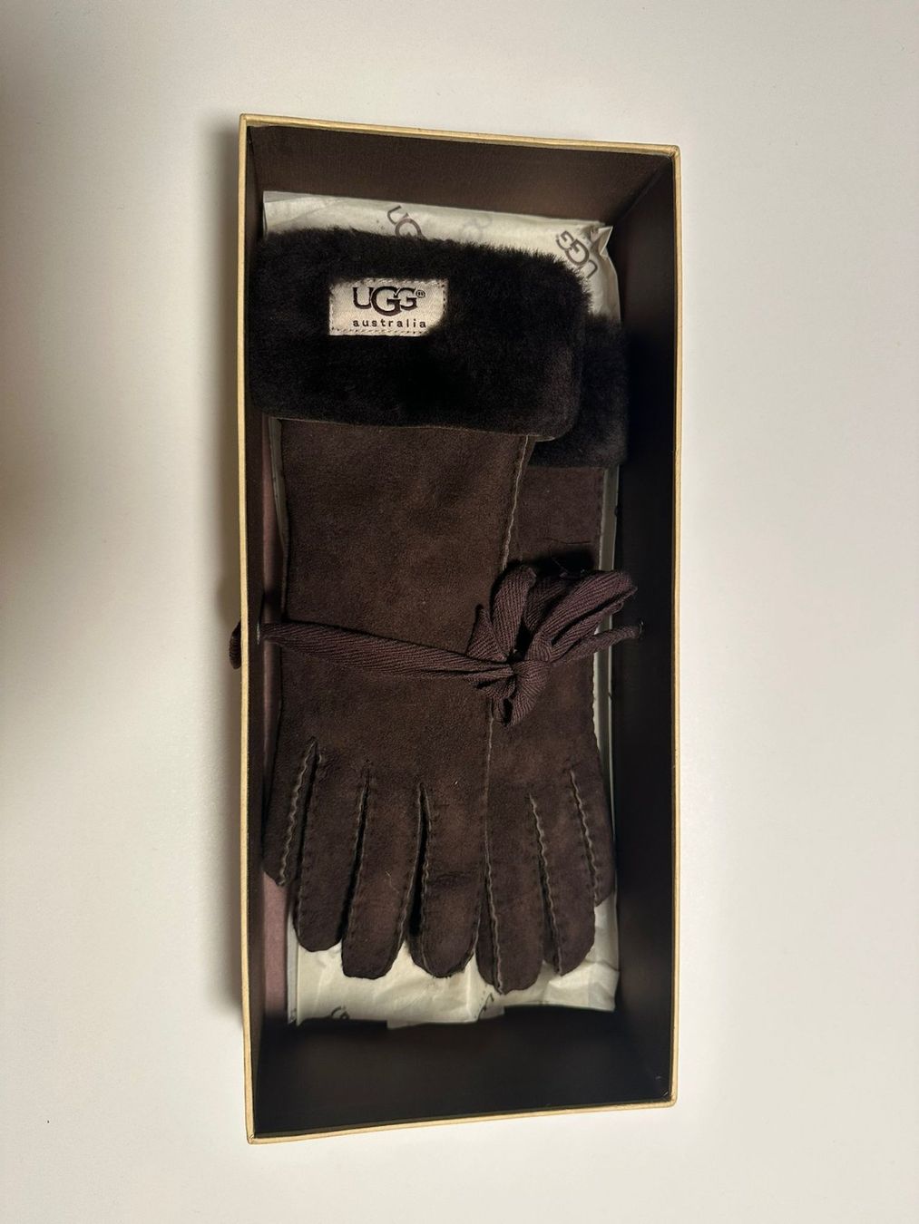 Ugg Guanti & manicotti: Gants UGG – Usato da La Chaux-de-Fonds venduto da Adridri13