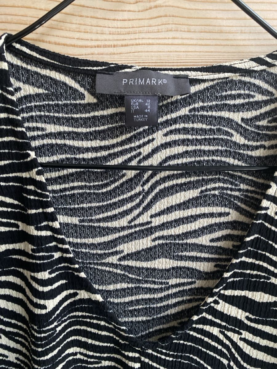 Primark Vestiti: Kleid mit schönem schwarz-weiss Muster – Usato da Basel venduto da riesther 3