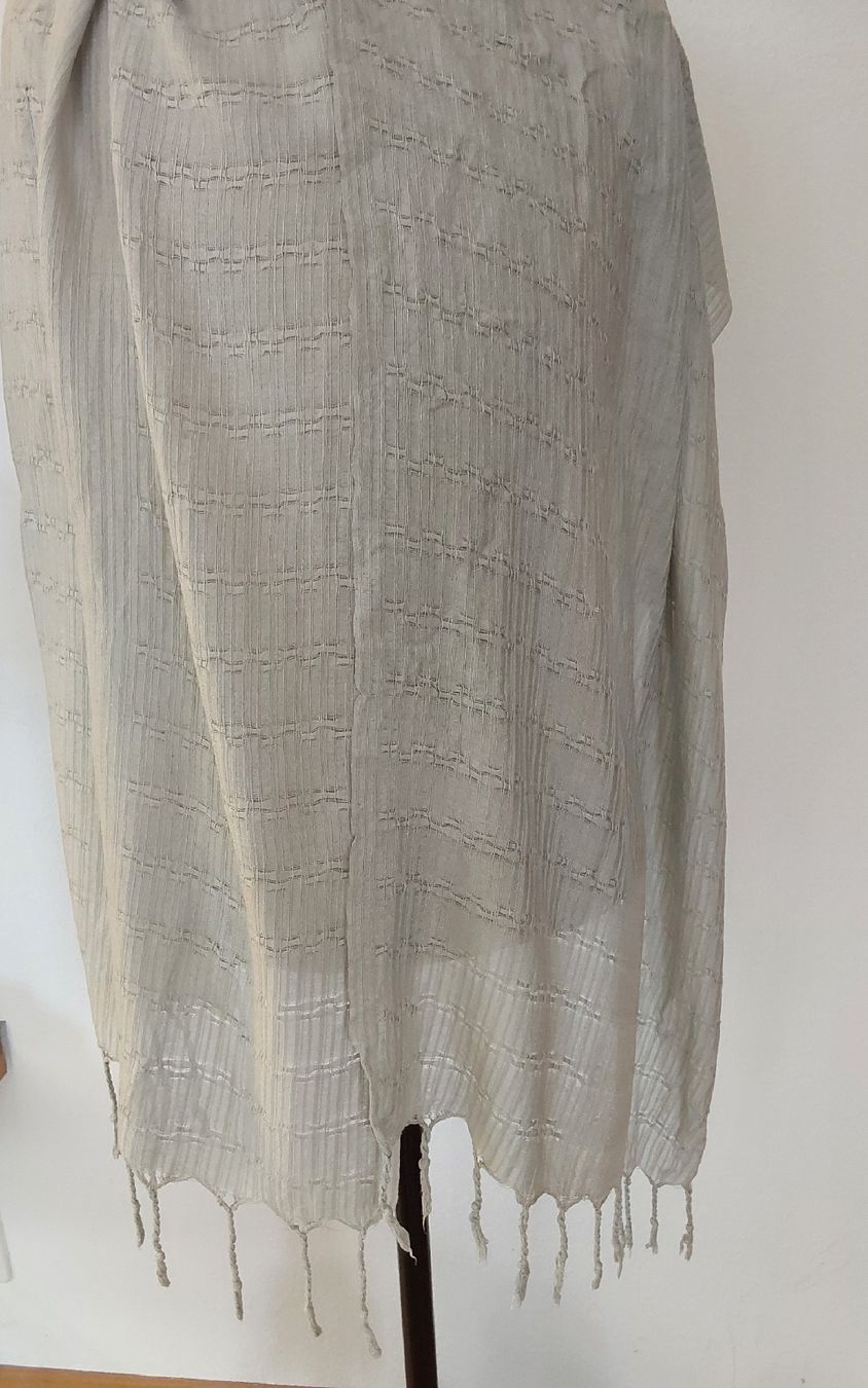 Foulard & Sciarpe: Schal Foulard hellgrau – Usato da Köniz venduto da scopello12 2