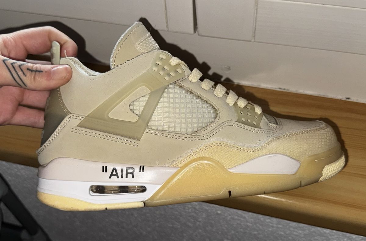 Off-White Scarpe da uomo: Jordan 4 Retro Off-White  – Nuovo (secondo la descrizione) da Buchs SG venduto da SecondhandPro 1