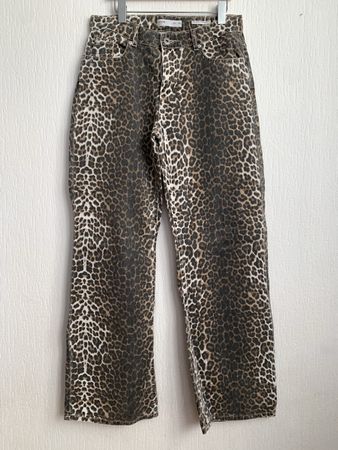 Joli Pantalon jean léopard 🐆 taille 38