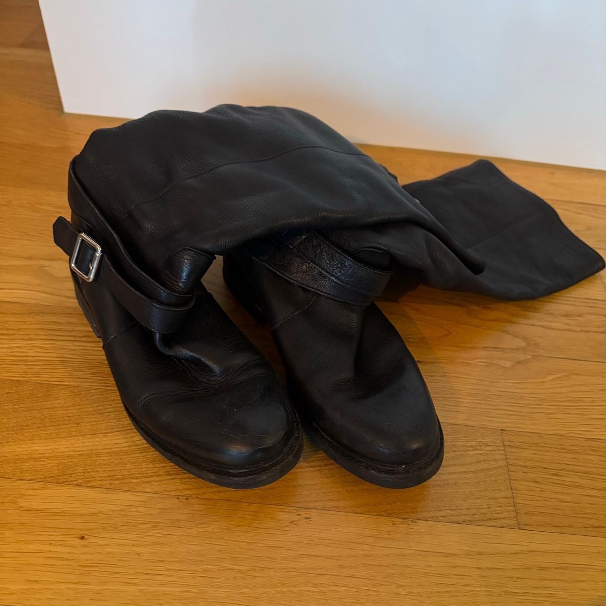 Scarpe da donna: leather black under-the-knee boots – Usato da Zürich venduto da M4xi_13 4