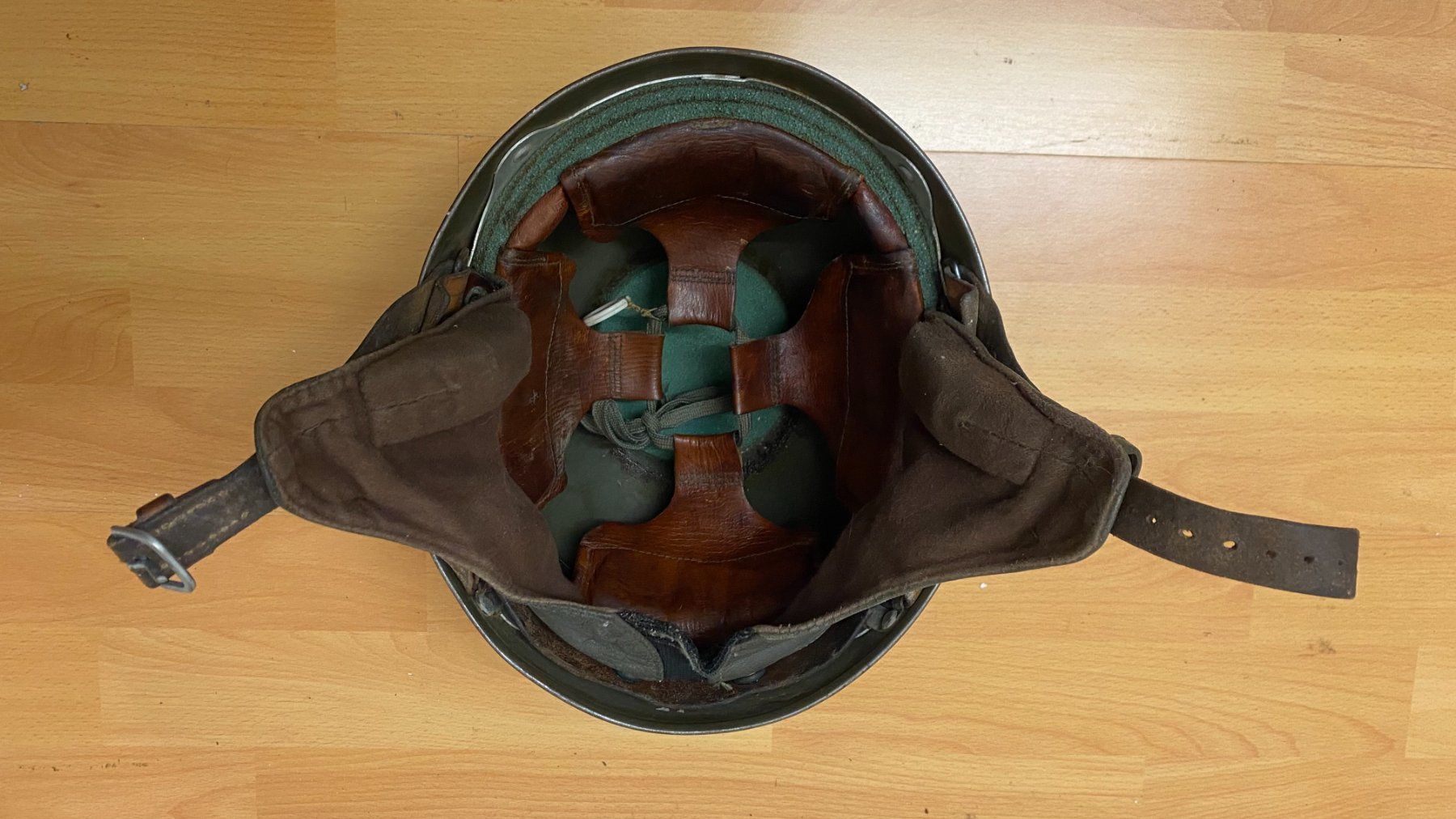 Antike Kleidung & Accessoires: P-Helm – Gebraucht aus Heerbrugg von Mediabox 1