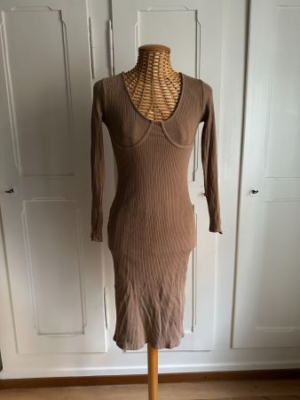 BY SWAN - Schlauchkleid braun gerippt S/M
