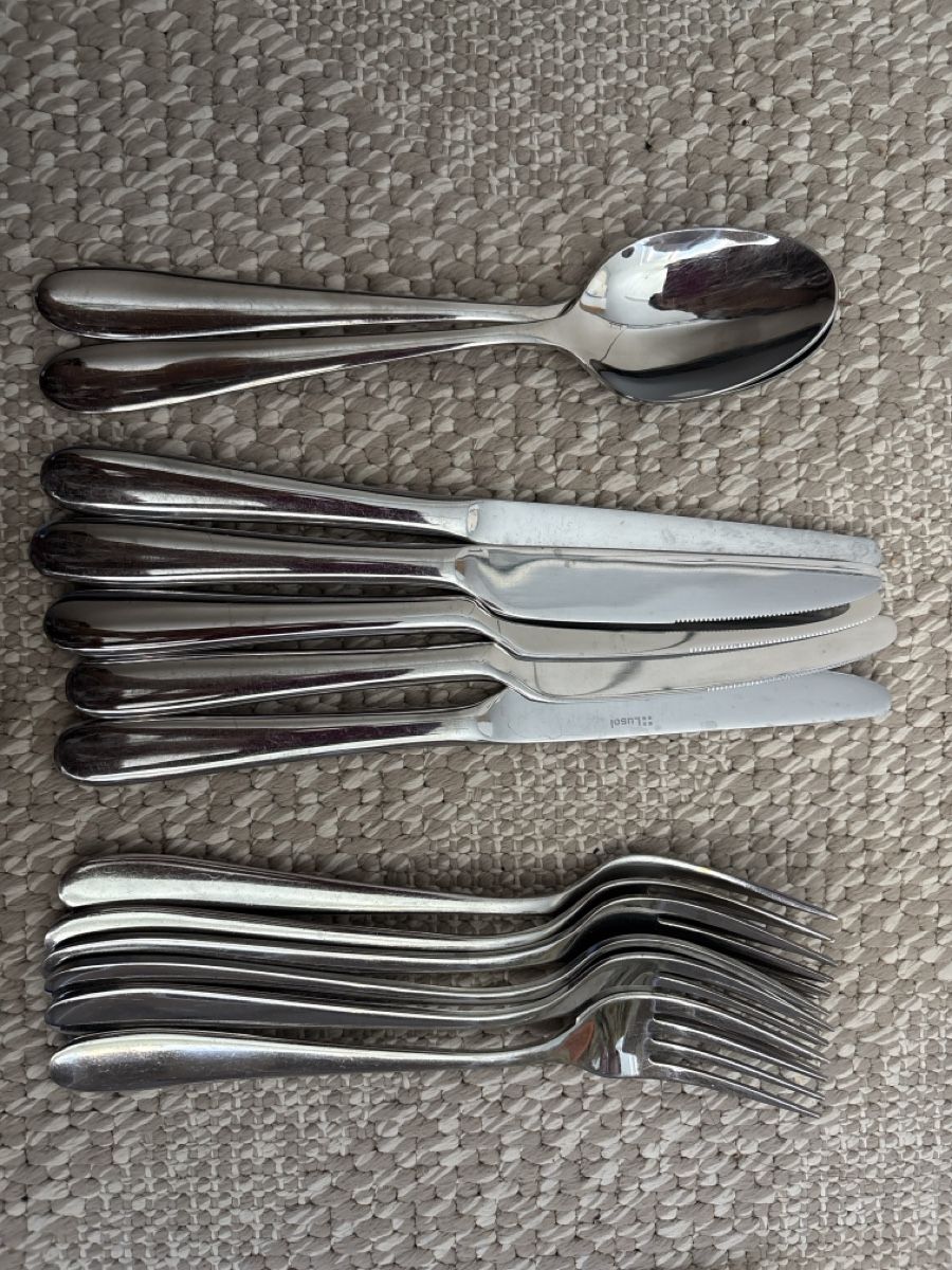 Set di posate: Besteck Metall 33 Stck. Gebrauchter Zustand – Usato da Luzern venduto da One0911 2