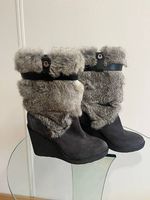 Bottes Moncler avec fourrure taille 38