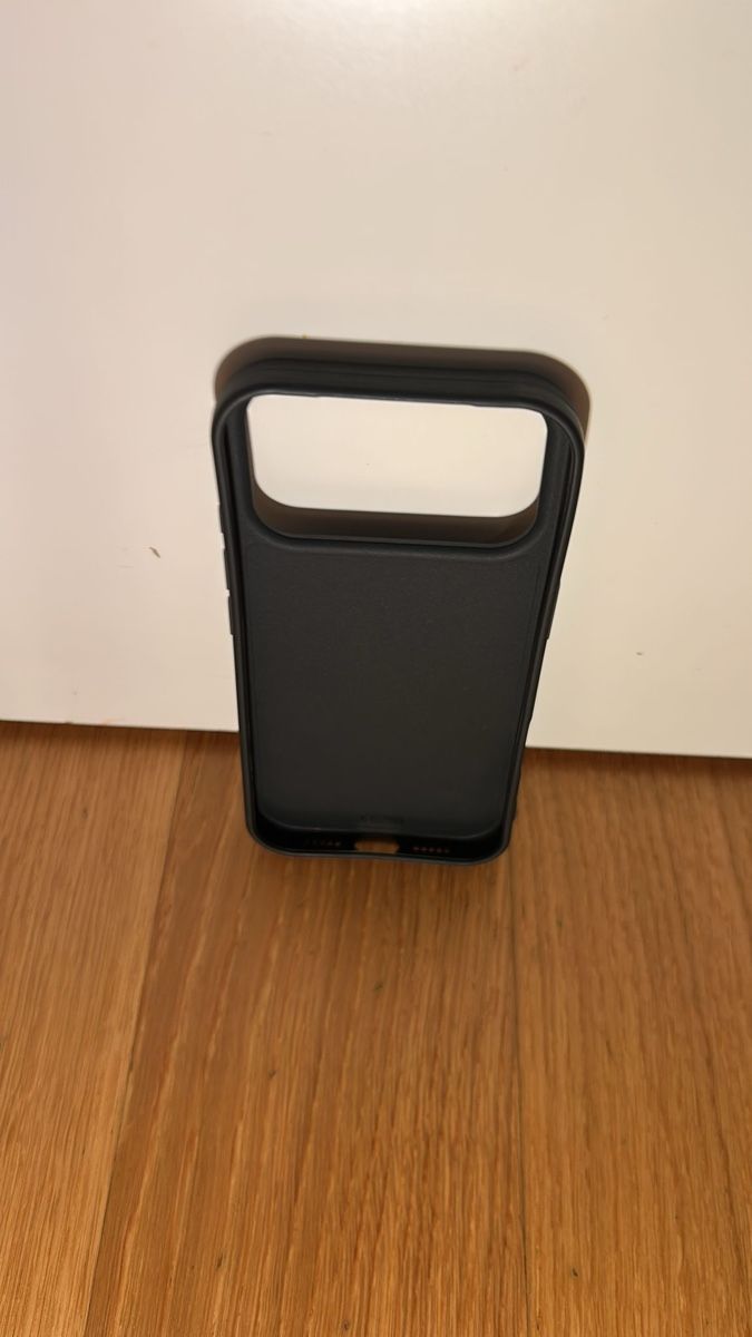 Cover & Protezioni schermo: iPhone 17 Pro Hülle - Schwarz - Top Zustand! – Nuovo (secondo la descrizione) da Grosshöchstetten venduto da and_vb2z 2