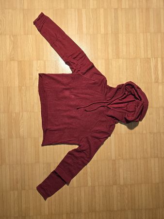 Roter Kapuzenpullover, Grösse S