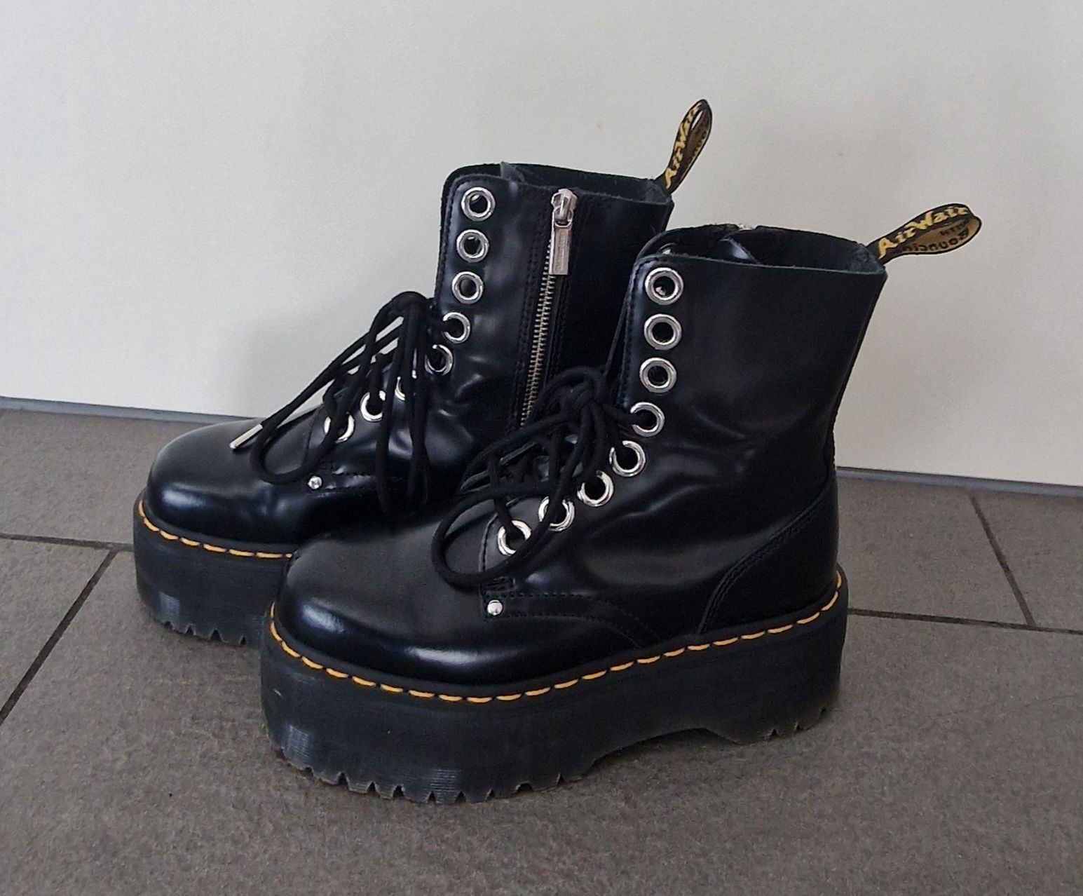 Dr. Martens Damenschuhe: Dr. Martens Jadon Max Plateau – Gebraucht aus Untersiggenthal von jac_25tx