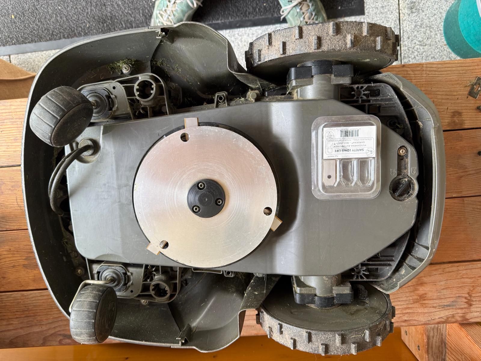 Husqvarna Tagliaerba: Husqvarna Mähroboter auto mower 415x – Usato da Maienfeld venduto da grafos53 2