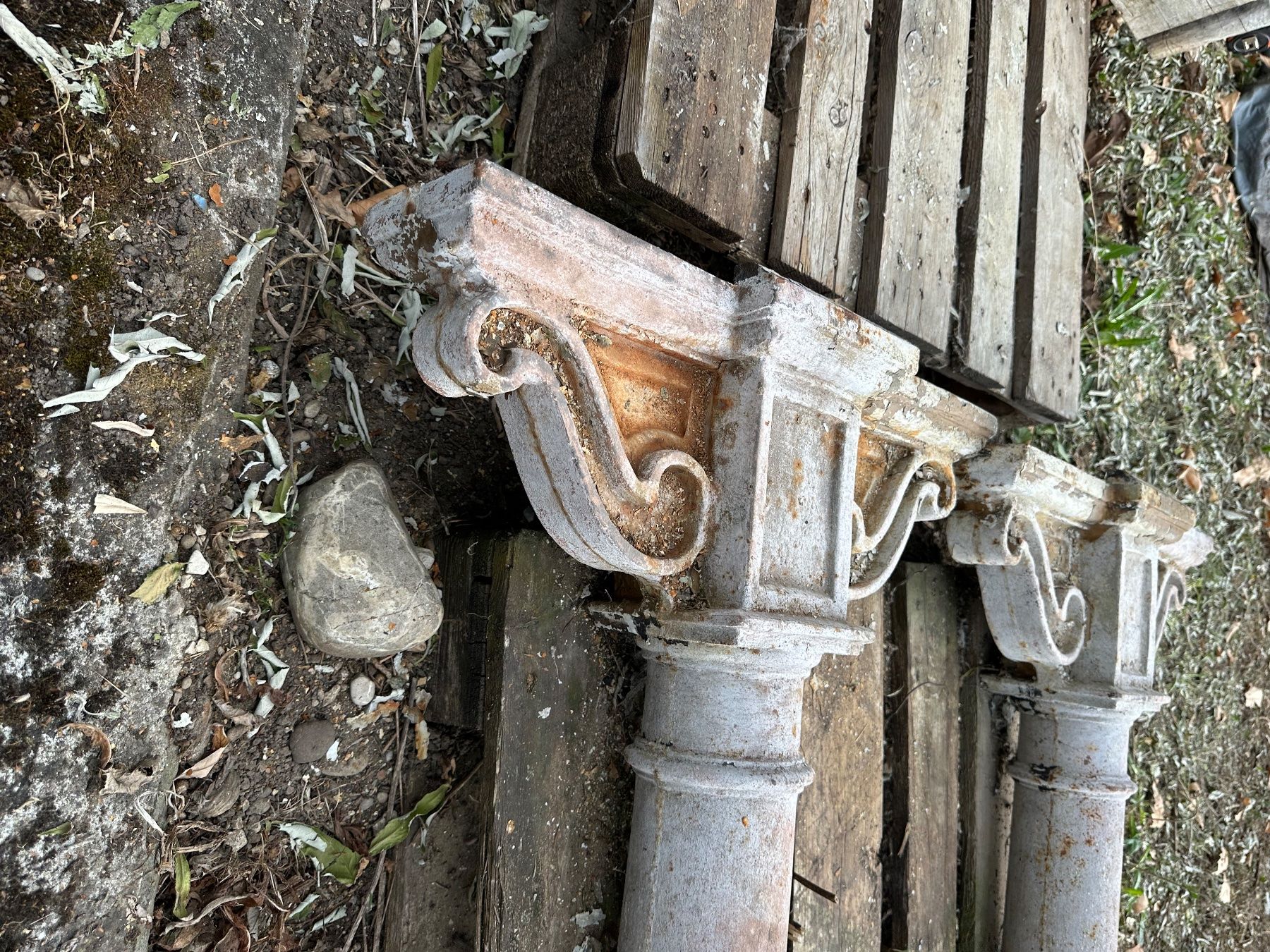 Sculptures & Statues: Antike Gusssäulen mit Kapitel – D'occasion à Rekingen AG par Bernie2167 3