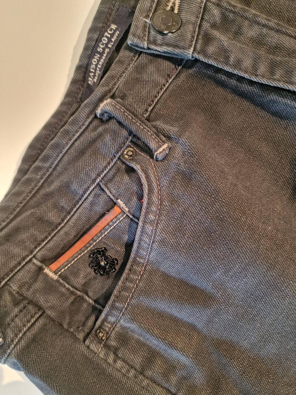 Maison Scotch Jeans: Neue Maison Scotch Jeans Shorts, Gr. 27 – Neu (gemäss Beschreibung) aus St. Margrethen SG von Goldig 4