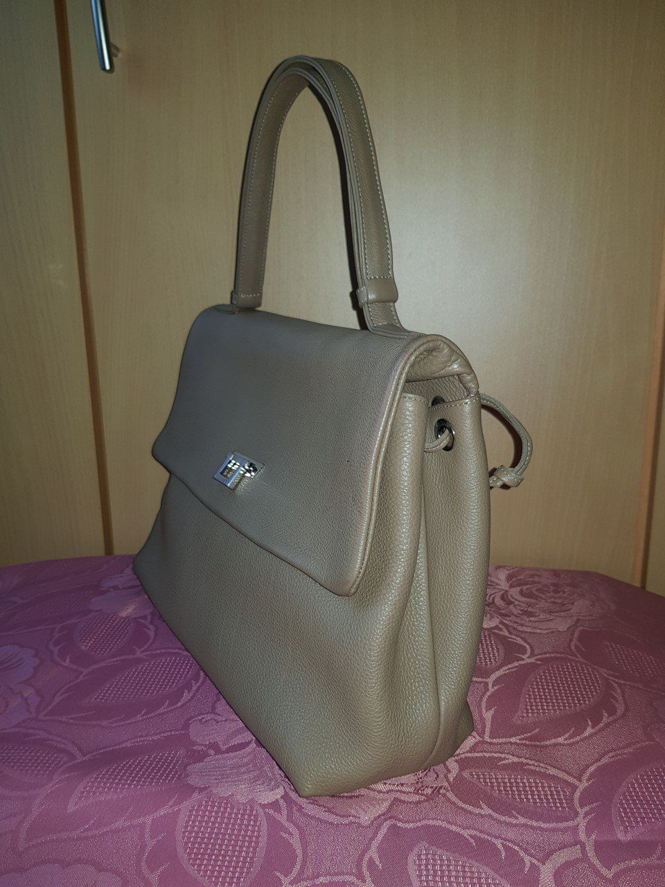 Borse da donna: Unützer Leder Handtasche – Usato da Basel venduto da chien008 3