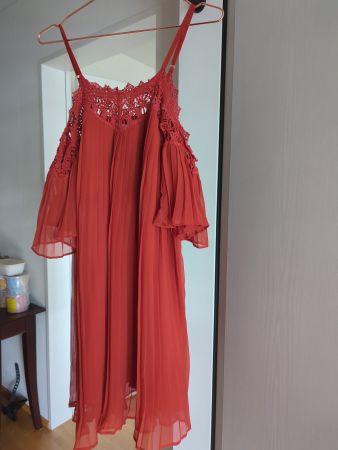 Schickes Kleid/ halb schulterfrei mit Trägern