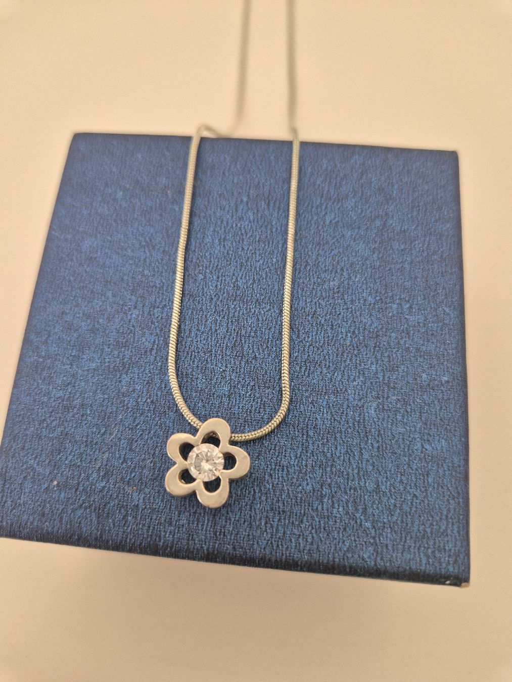 Colliers: Flower necklace and pendant – D'occasion à Basel par Elena_02