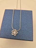 Flower necklace and pendant
