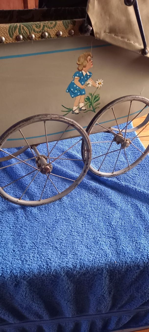 Carrozzine: Kinderwagen (Antik) Mit Malerei – Usato da Grünen venduto da bobi16 1