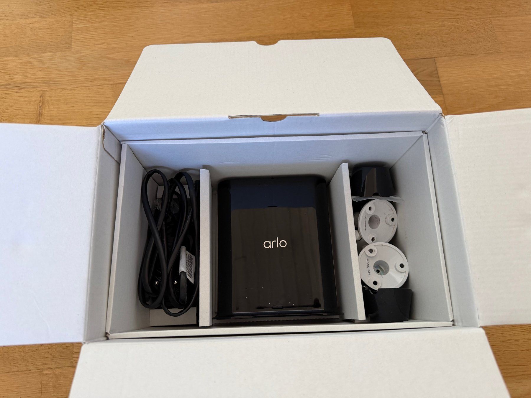 Arlo Webcam: Arlo Ultra 2 / 4er Set – Usato da Küttigen venduto da Dumisani 1