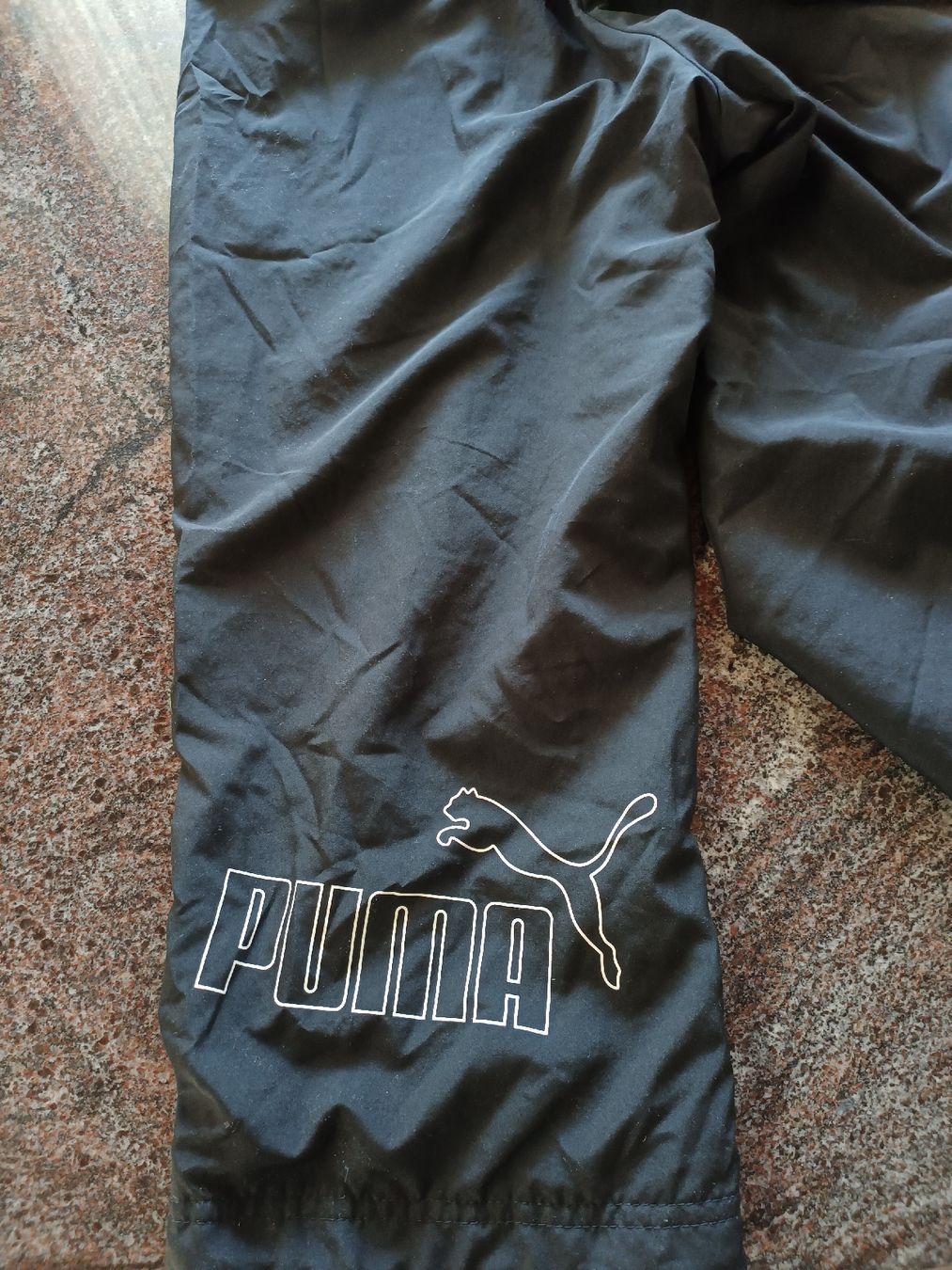 Puma Pantaloni: Leichte Pumasommerhose 42/44 – Usato da Bätterkinden venduto da Elefantenzoo 2