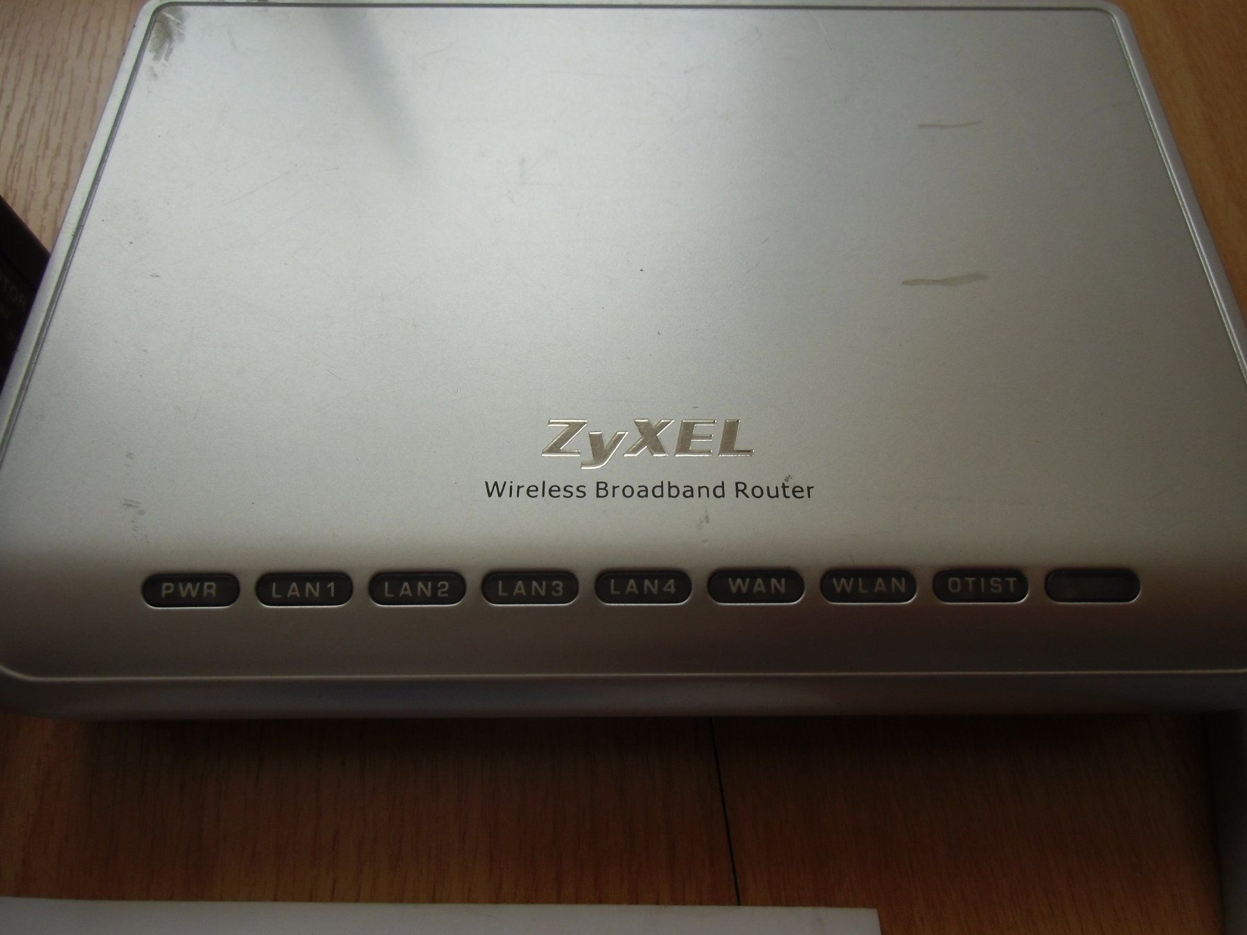 Zyxel Modems & Router: ZyXel P-320W Wireless Broadband Router – Gebraucht aus Düdingen von  1