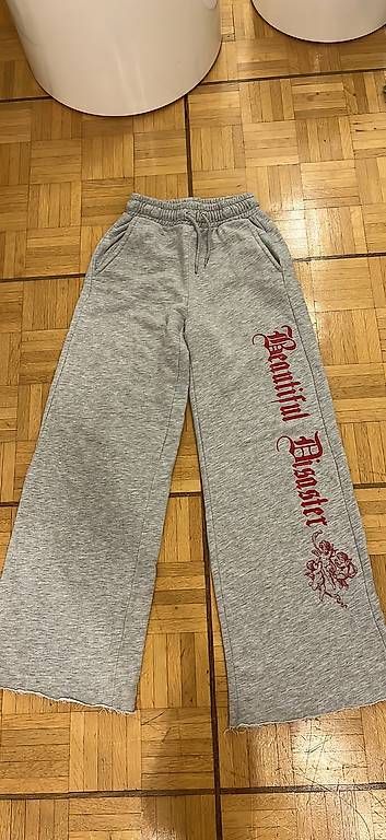 Pantaloni: Pantalons ado taille S – Usato da Vevey venduto da vela33 3