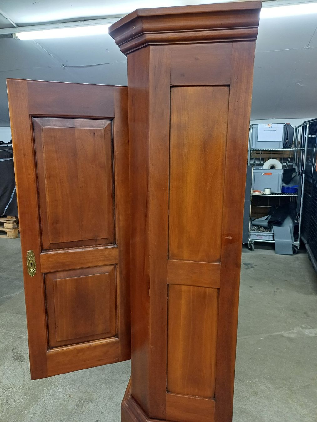 Schränke: Antiker Schrank, Holz, Nussbaum, Vintage, Top Zustand! – Gebraucht aus Winkel von Luukas.81 3