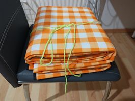 Wasserdichte Picknickdecke 2 × 2 m – orange kariert