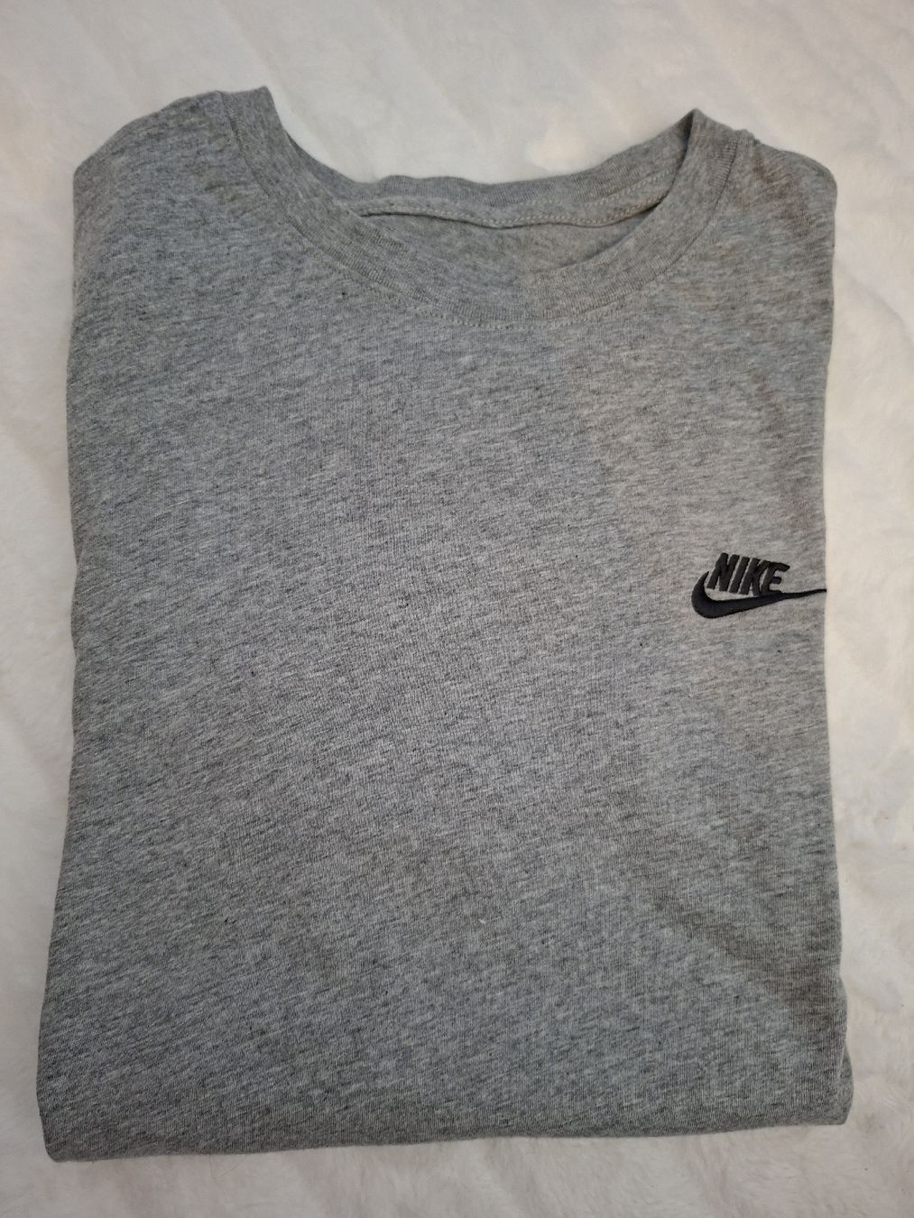 Nike T-Shirts: T-shirt Nike gris, Taille L, – Gebraucht aus Renens VD von ser_j2fn
