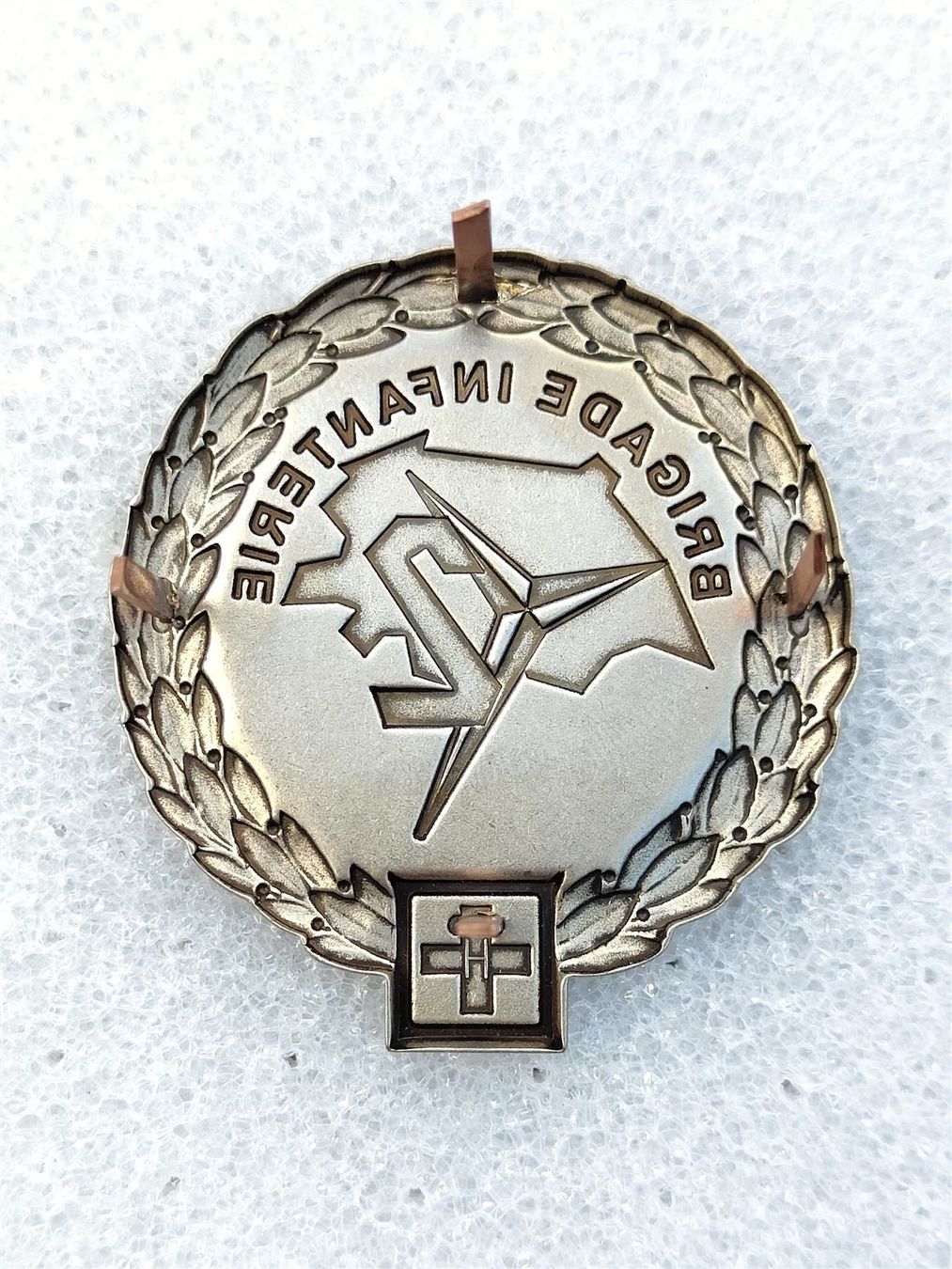 Placchette & Badge: Béretemblem Infanteriebrigade 2 neu – Nuovo (secondo la descrizione) da Bauma venduto da SwissMilitaria 1