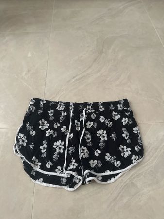 Kurze Hose Tally Weijl geblümt schwarz Grösse 42 NEU