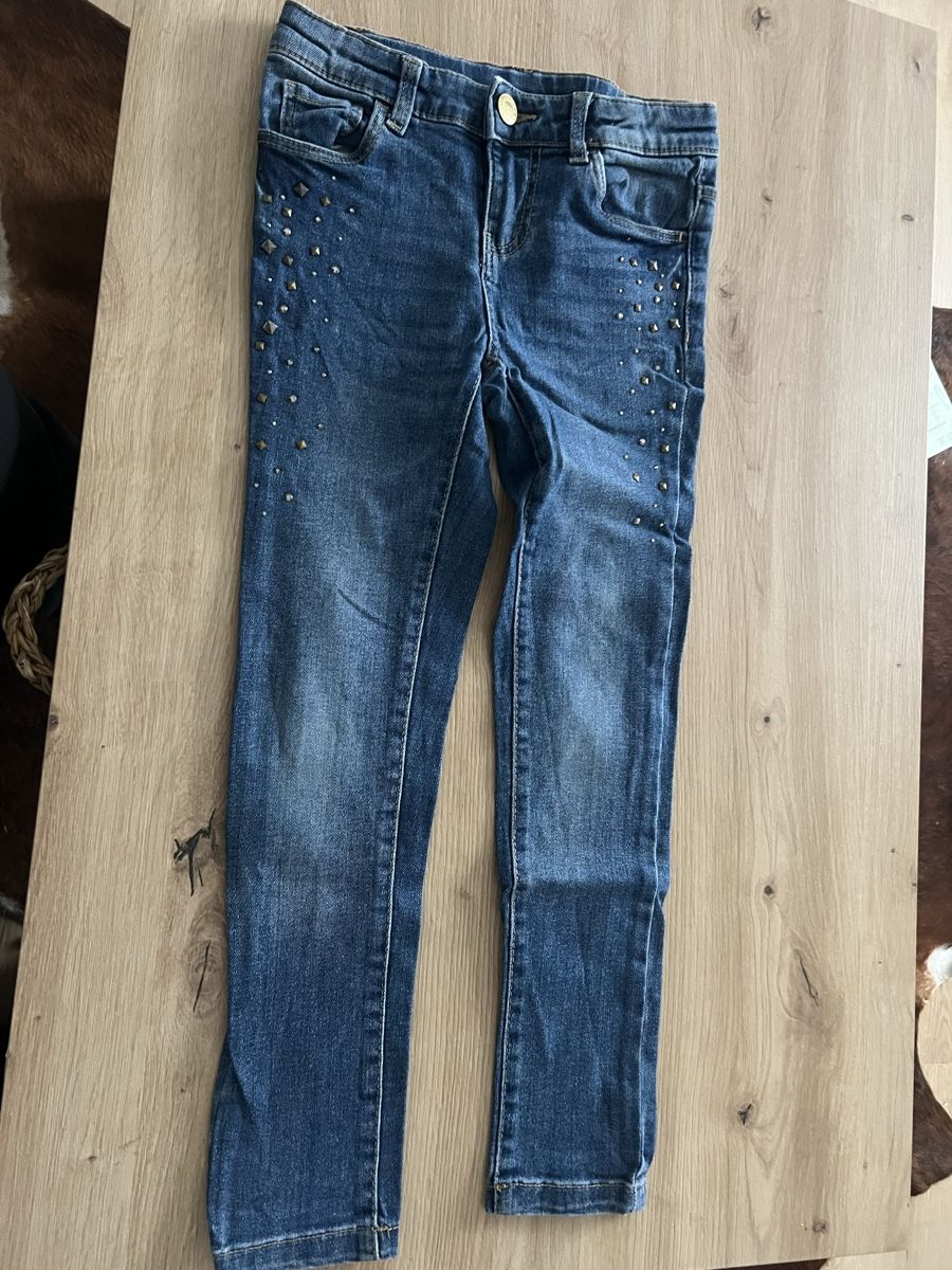 Hosen: Jeans mit Glitzer, Grösse 128, Top Zustand! – Gebraucht aus Thun von Siladi