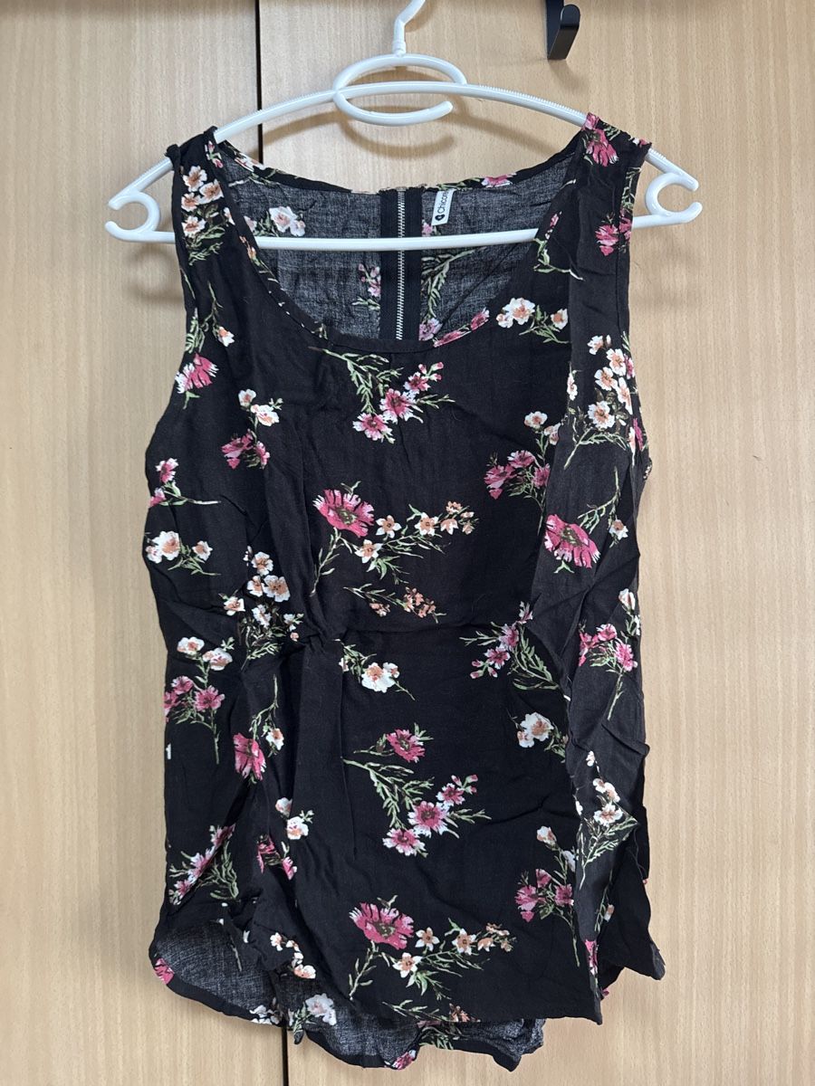 Top: BlumentopGr. M Chicorée schwarz bunt ärmellos – Nuovo (secondo la descrizione) da Thun venduto da Vans_98