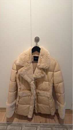 Elegante Marciano Winterjacke mit Kunstpelzbesatz