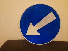 Verkehrsschild Gebotssignal Pfeil (reflektierend)