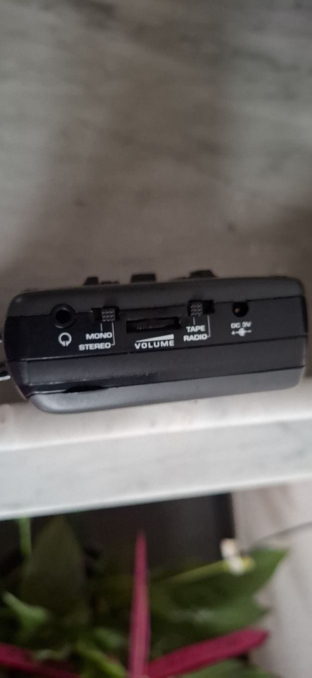 Lettore multimediale portatile: MELECTRONIC Stereo Cassette Player mit Digital Tuner M-828,  – Difettoso da Wichtrach venduto da Sunneblueme7 2