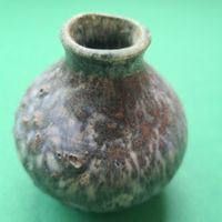 Kleine Vase mit spezielle Brenntechnik hergestellt