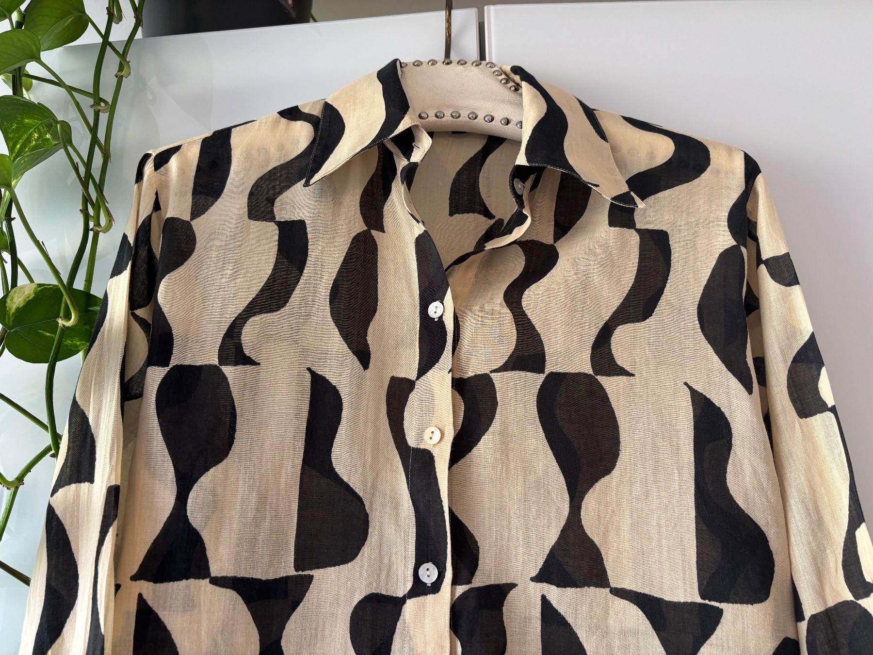 Massimo Dutti Blusen: MASSIM DUTTI Bluse mit abstraktem Muster Gr. 34 – Gebraucht aus Zürich von missmodernage 1