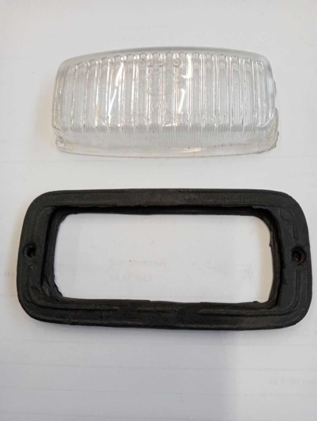 Tutti pezzi di ricambio auto: Gummihalter zu Hella Glas – Nuovo (secondo la descrizione) da Egliswil venduto da norton54