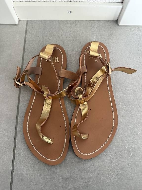 Zara Chaussures femmes: Goldene Sandalen – D'occasion à Zürich par ama_j5cz