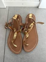 Goldene Sandalen