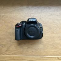 Nikon D5100 Body mit Nikon CF-EU14 Tasche und Bodystrap
