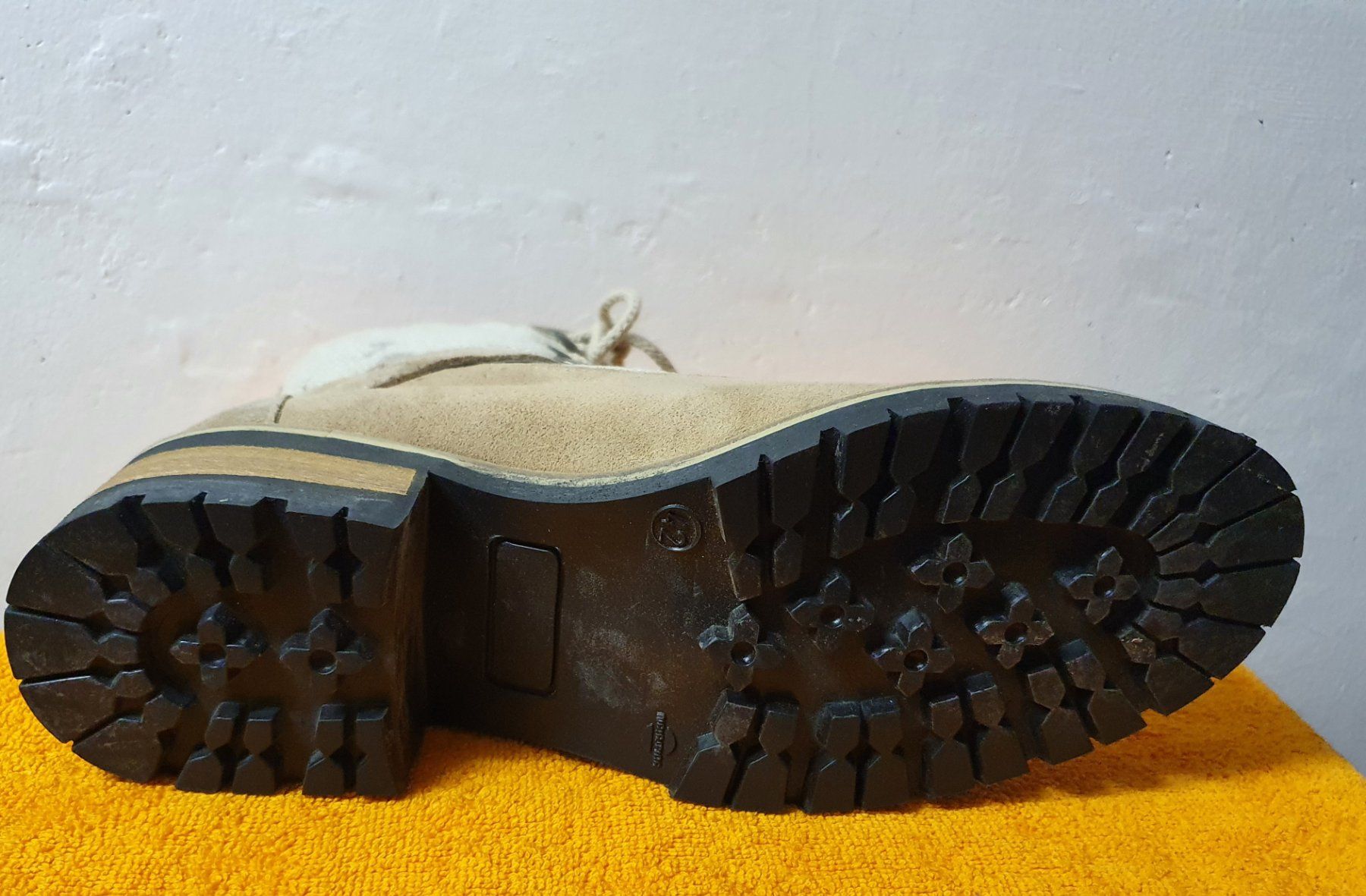 Scarpe da donna: Neu: Stockerpoint Leder-Leinen Stiefel Gr. 42 – Nuovo (secondo la descrizione) da Muri AG venduto da Edlerweiss 5