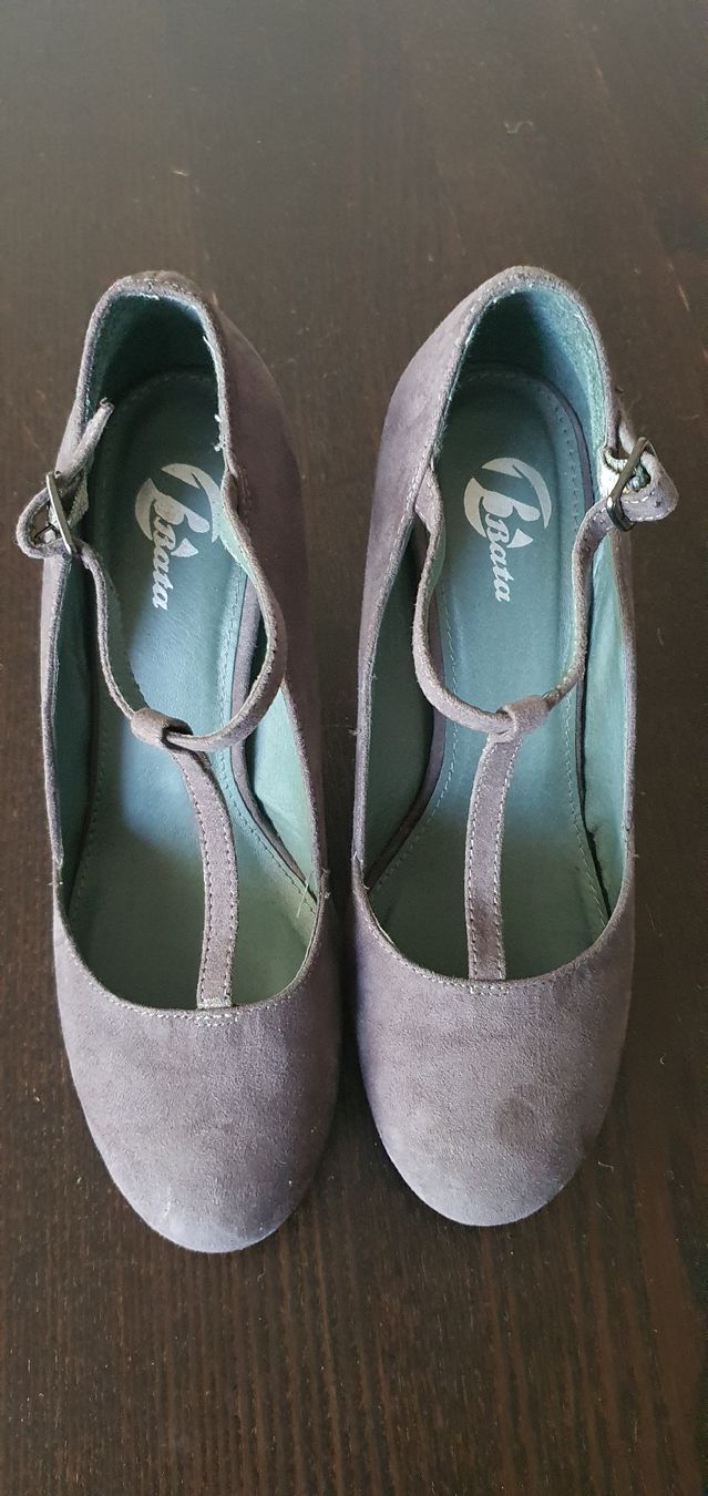 Scarpe da donna: Bata Damenschuhe grau High Heel Pumps Grösse 37 – Usato da Winterthur venduto da LaRoque