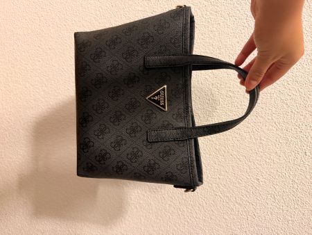 Guess Handtasche / Tragetasche, neuwertig, Top Zustand!