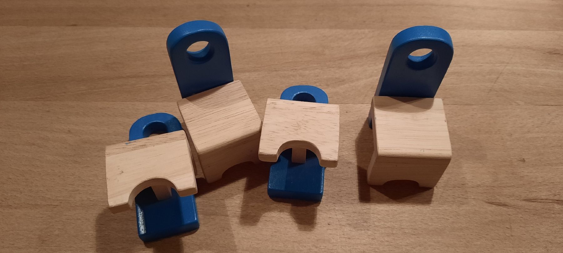 Case e mobili per bambole: ***Puppenhaus*** Stühle 4 Stk – Usato da Wädenswil venduto da H2H_Secondhandshop 1