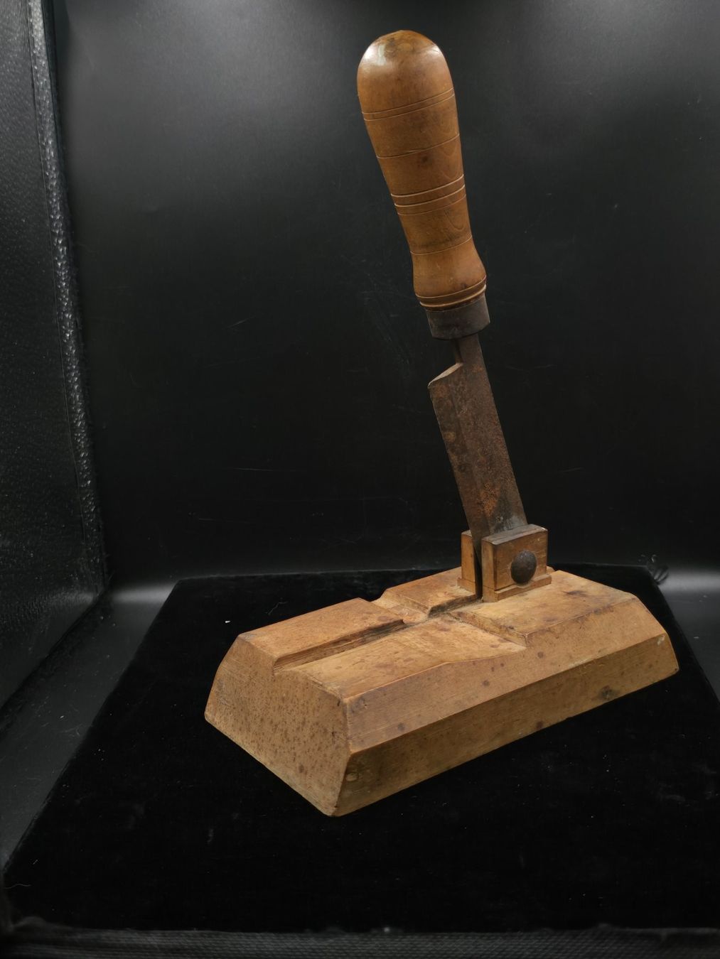 Tutti gli attrezzi: Alter Tabakschneider, Holz mit Eisenmesser – Usato da Rorschacherberg venduto da snOOpydOg11 4