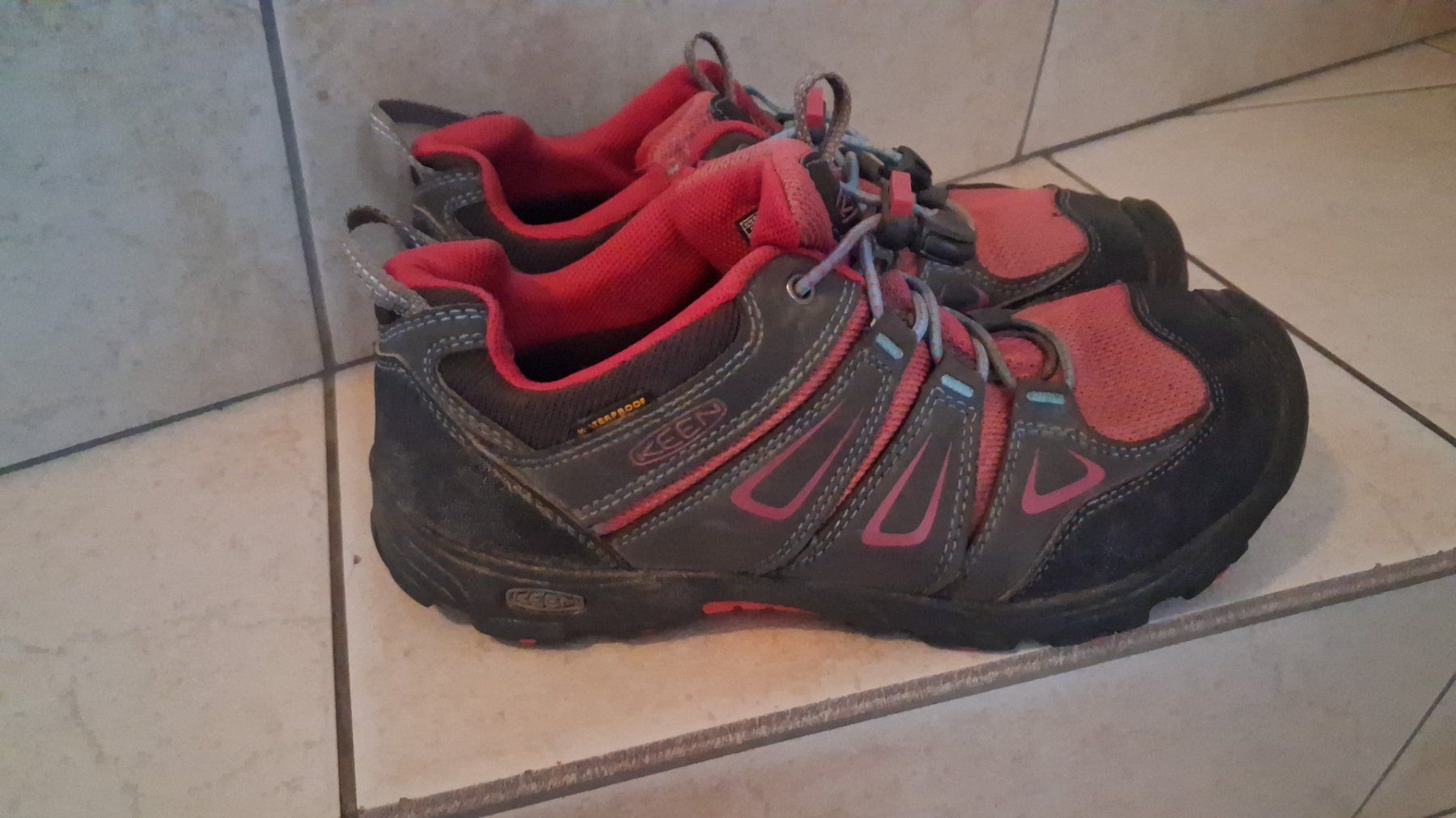 Keen Schuhe für Jungen: Keen Schuhe – Gebraucht aus Salgesch von nicc79 1