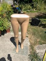 Schaufensterpuppe Beine Frau Beige