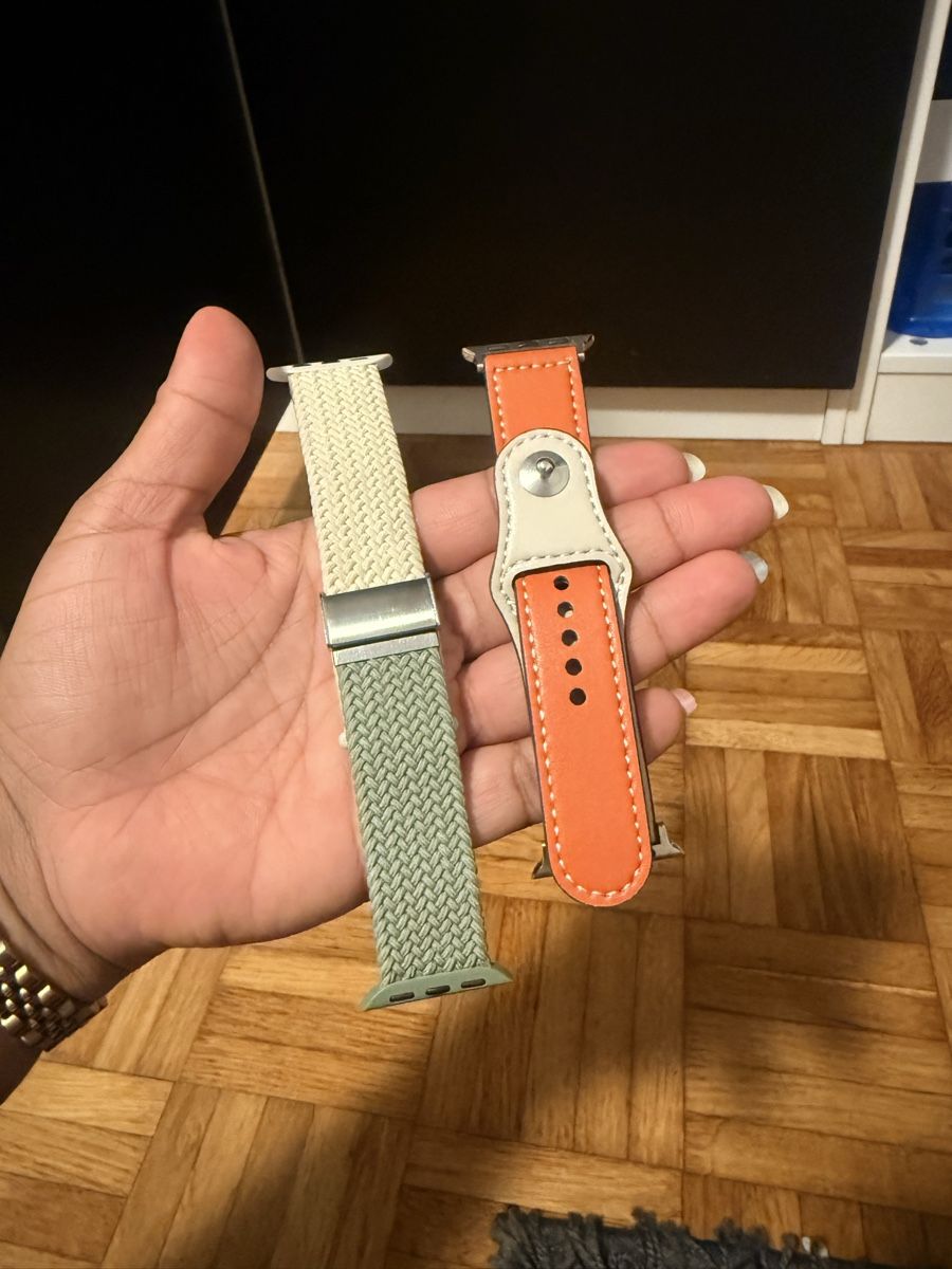 Apple Smartwatch: Apple Watch + 2 bracelets  neufs offerts.  – Gebraucht aus St-Maurice von MmeKoro 1